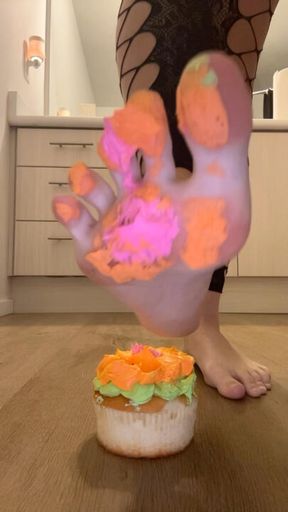 Cupcake Crushin’ 🧁🦶🏼