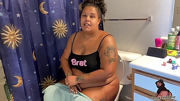 Toilet Time with spookyfatbrat! BBW takes a dump