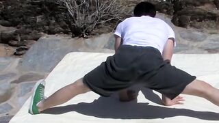 Flexible twink ends up jerking off after erotic stretching