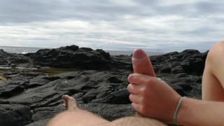 Sweet fuck in public beach and cumshot with no hands