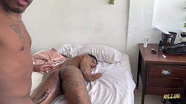 Fiz massagem no macho de buceta e fodi o cu dele também