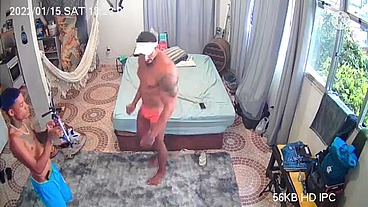 Câmera escondida do bbb fraga morena gostosa fazendo putaria com dois machos caiu na net