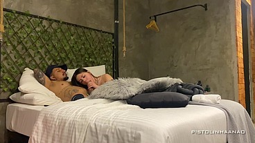 - JOGANDO UM NITENDO DE LEVE E A NAMORADINHA QUERENDO FUDER