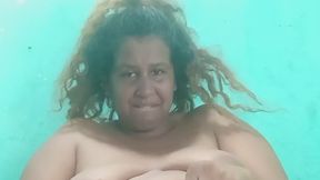 LINDA CHICA PELUDA SE MUESTRA COMPLETA