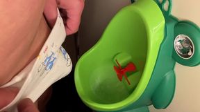 neo s taking a piss