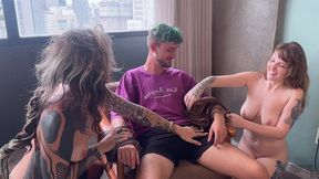 o voyeur foi descoberto... e ganhou lugar na cadeira pra assistir duas gostosas transando - parte 1 (mr bunny, line heat e dread hot)