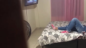 ENCUENTRO A MI HIJASTRA METIENDOSE LOS DEDOS AL CO&Ntilde_O EN SU HABITACION Y LE METO LA VERGA RIRECTO AL CO&Ntilde_O