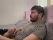 Rod takes pulls his shirts up and cums on his bellybutton www.onlyfans,com/roddddddd