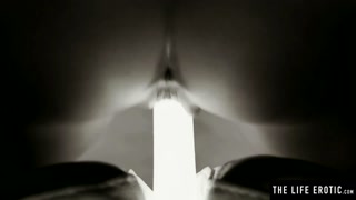 Watch this erotic beauty with a perfect body masturbating avidly
