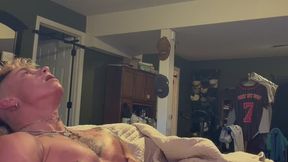 muscle mami cums hard