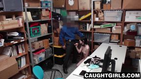Teen thief seduces detective to escape jail