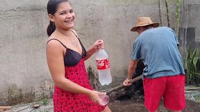 sexo com o rapaz que contratei um rapaza pra a trabalhar no quintal (parte1) (completo red)