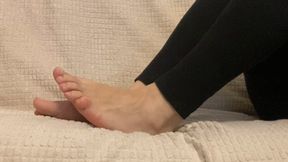 Jerk Off at My Feet While I Ignore You