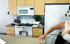 What really happens on a cooking show!, Macy Cartel