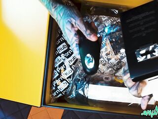 UNBOXING - Pornhub AWARDS 2020 - Anuskatzz unbox her Pornhub present - SFW, ink , tattoo, bodymod