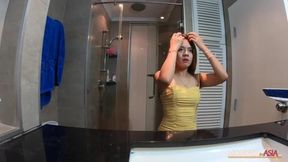 Asian Maid Offers Intimate Service To Her Boss