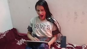 Chachi ko kapde utaar te dekh liya