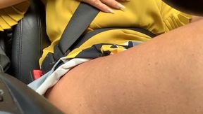 Mature Woman Rubs Her Pussy and Masturbates in the Car in Traffic and Has an Orgasm