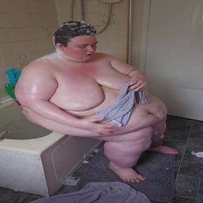 SSBBW Unable to Bath Part 2 in the Bathroom