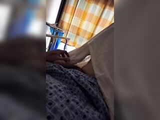 Injured Athlete strokes Horse Dong in Hospital - Builds Crowd