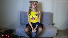chica bizarra imita a pikachu para ser culeada - otaku cosplay - pokemon