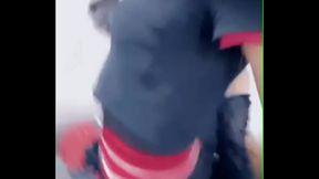 &ldquo_Femboy provocador en clip &iacute_ntimo: movimientos suaves, mirada sumisa y deseo en su piel&rdquo_