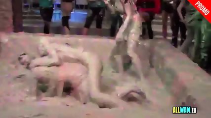 Weird hot fights in mud