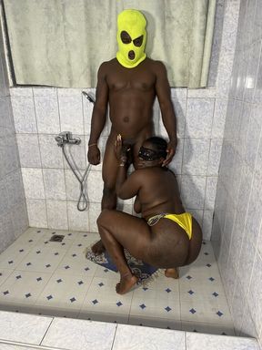Ebony BBW joined her sleepover client in the washroom for a quickie, sweetqueen2