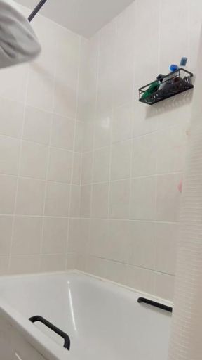 Peeing in the bath with my fresh shaved pussy