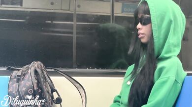Safada mamou toda na estação de metro em São Paulo