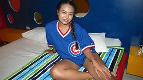 Huge butt Thai MILF gives happy end massage sex