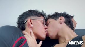 Uff I Want to Come!! Friends Give Each Other a Delicious Handjob and Eat Each Other with Kisses