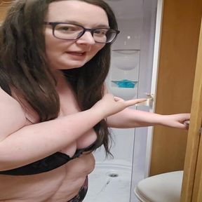 SSBBW SHOWER IN TIGHT SPACE CARAVAN CLUB