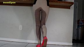 lola leda pissing her tight pants at work behind counter