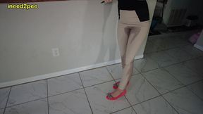 lola leda pissing her tight pants at work behind counter