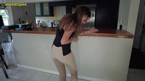 lola leda pissing her tight pants at work behind counter