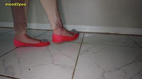 lola leda pissing her tight pants at work behind counter