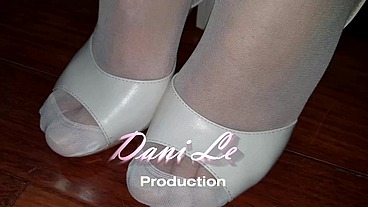 Dani Leg wearing White Pantyhose and Sexy Highheels Cums Big