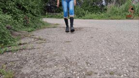 Giantess walk