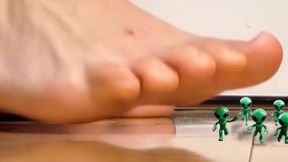 your giant goddess Sophie is fighting against aliens!