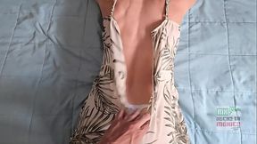 Desvistiendo a una MILF, que quer&iacute_a verga de perrito con lechazo