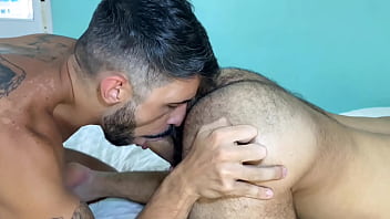 Macho peludo me dej&oacute_ el culo chorreando leche #cum #bear