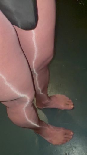 Shiny tan pantyhose