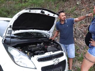 Mechanic repairs a hot mother I'd like to fuck's car in swap for banging her - Tommy Miller