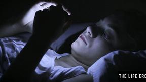 ”Naughty Sima B uses a handheld light to fuck her snatch”