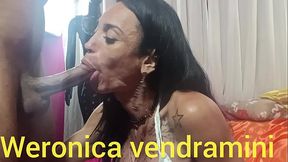 Travesti gostosa senta na pica do motoqueiro dotado Eli fode ela que se gozar todo de tes&atilde_o