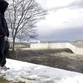 Peeing by the Dam