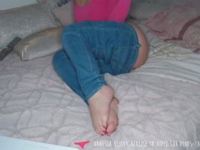 French Babe Foot Fetish and Ass Teasing on Vends-ta-culotte