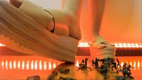 Crushing toy soldiers with my huge feet 760HD