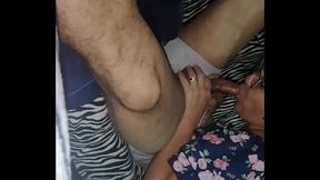 Me encontr&oacute_ masturbandome y empez&oacute_ a grabarme y al final termin&oacute_ ayud&aacute_ndome a venir